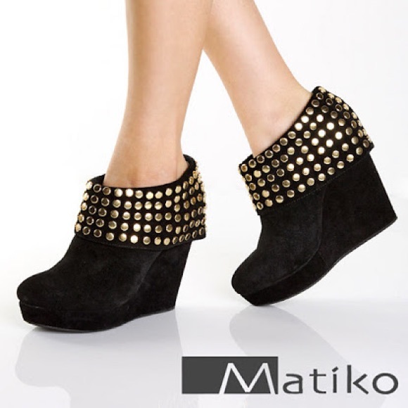 Matiko Shoes - Matiko studded black suede platform ankle bootie